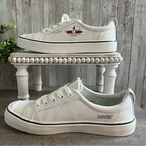 Cariuma White Peanuts Snoopy Surf OCA Sneakers Low Top Women’s Size 7